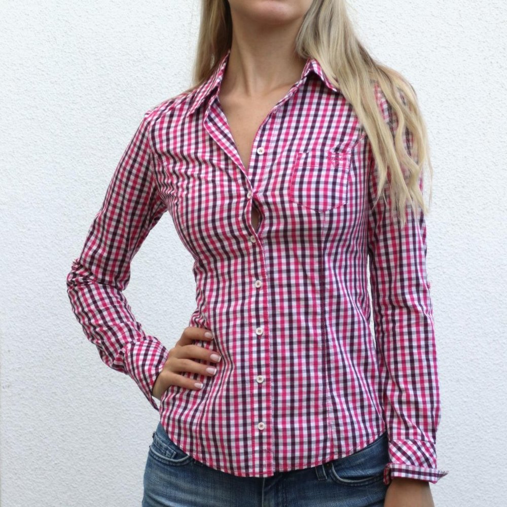 Guess shirt with great shape and color! (S)